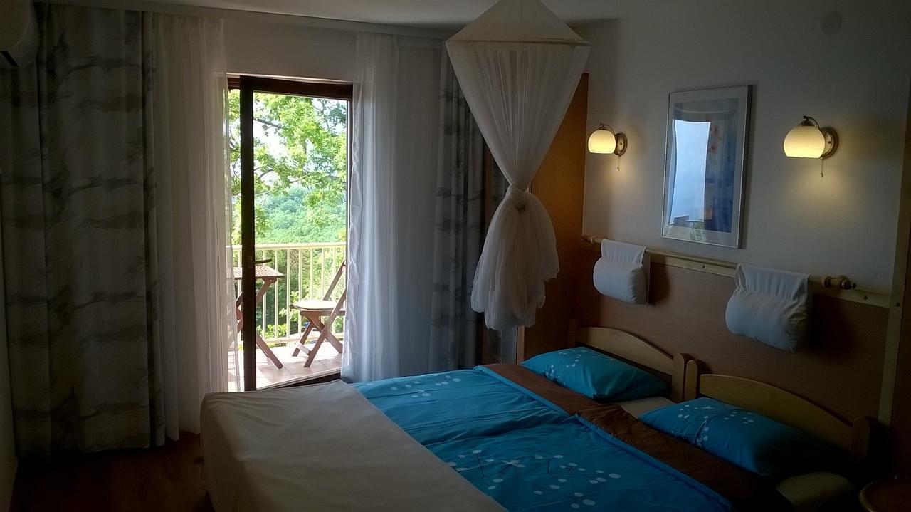 Studios Peric Sveti Stefan Exteriör bild